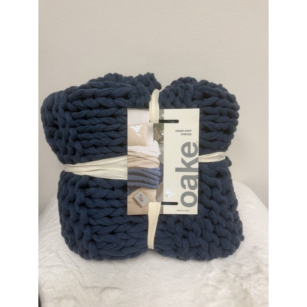 Oake Home $200 Chunky Hand Knit Throw 50" x 60" Navy Blue